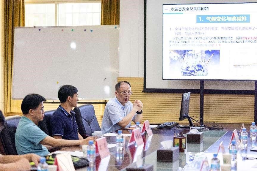 图1. 夏军院士作陈焕镛讲座